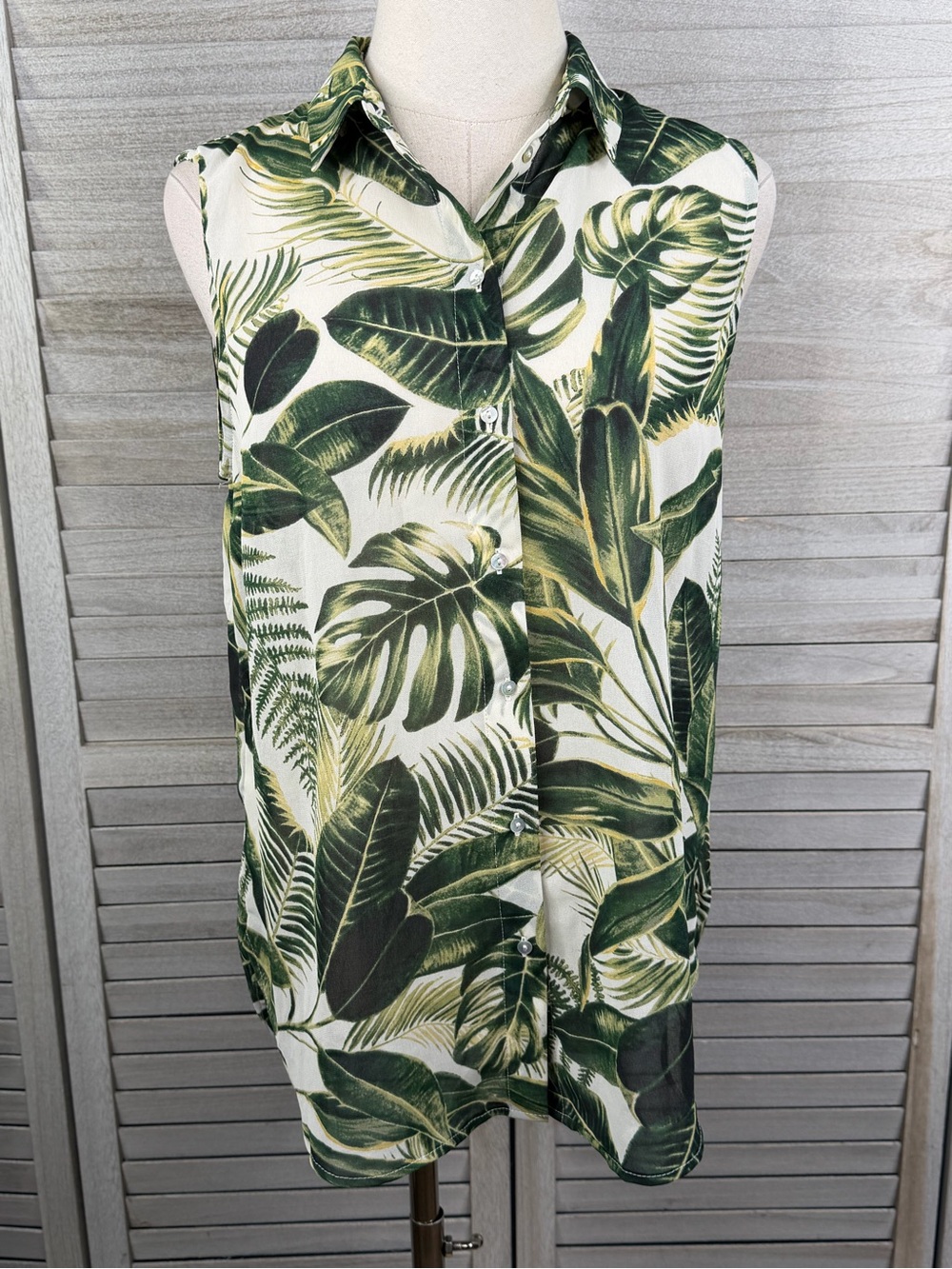 H&M Women's Leaf Print Button Front Sleeveless Blouse White/Green Sheer-4